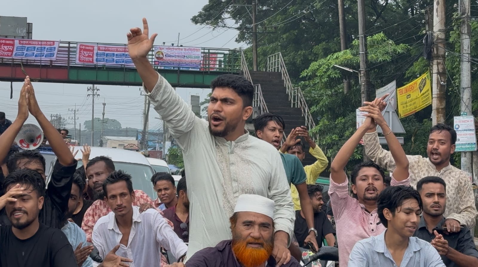 নোয়াখালী-৪ আসনে মনোনয়ন পেয়ে ট্রাক প্রতীকের প্রার্থীর শোভাযাত্রা