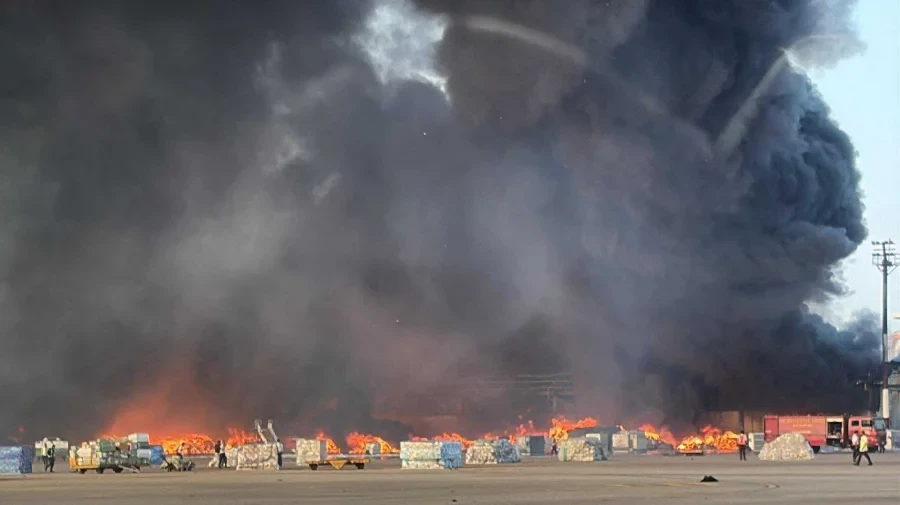 শাহজালাল বিমানবন্দরে ভয়াবহ আগুন, ঢাকাগামী ফ্লাইট যাচ্ছে চট্টগ্রাম-কলকাতায়