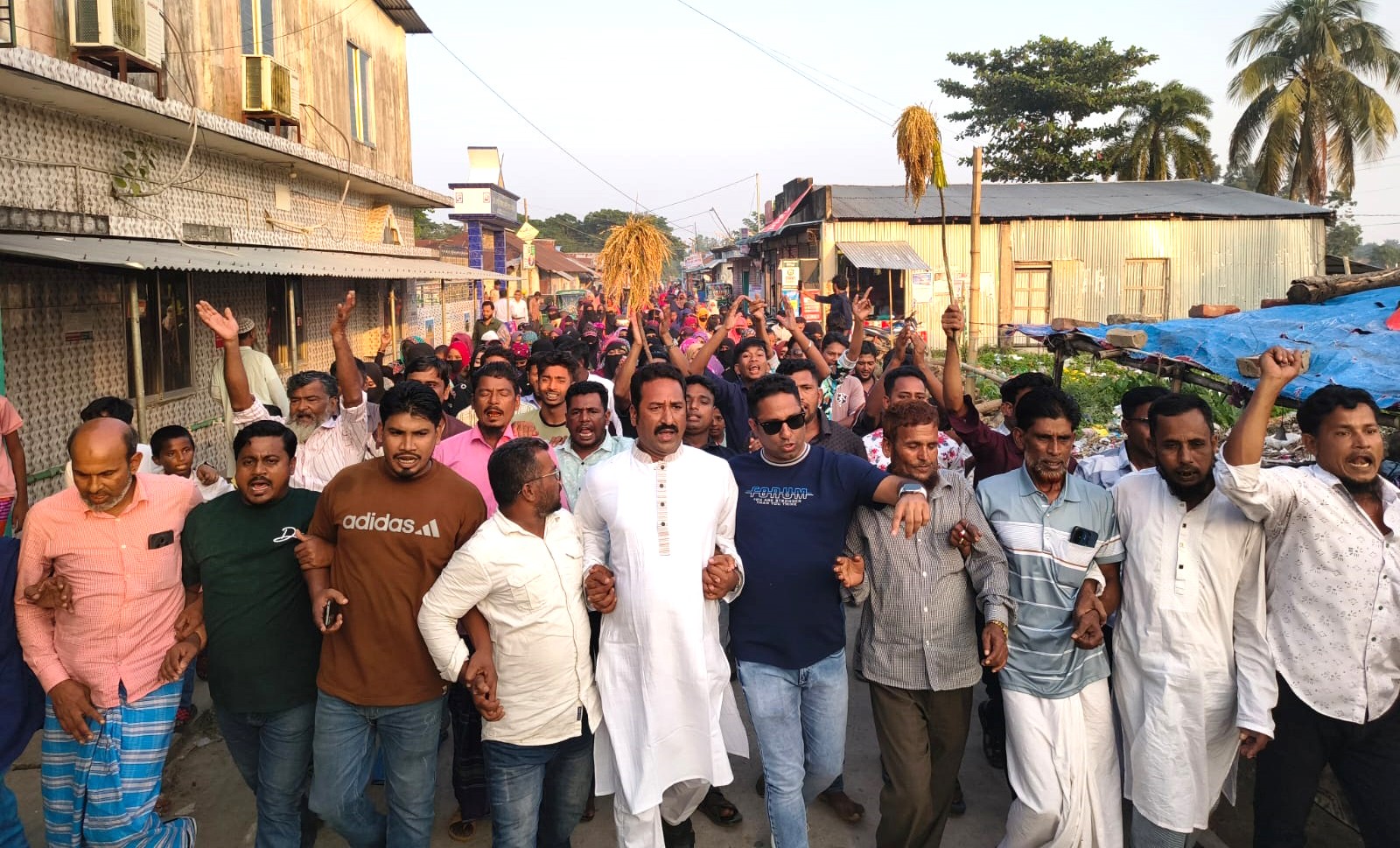 নোয়াখালীতে হত্যা মামলার আসামিদের নিয়ে নির্বাচনী প্রচারণার প্রতিবাদে বিক্ষোভ