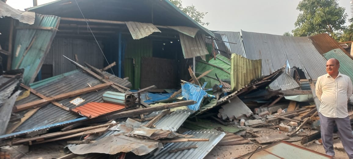 চৌমুহনীতে অবৈধ স্থাপনা উচ্ছেদ, সোনাপুরে গড়ে ওঠছে ভবন