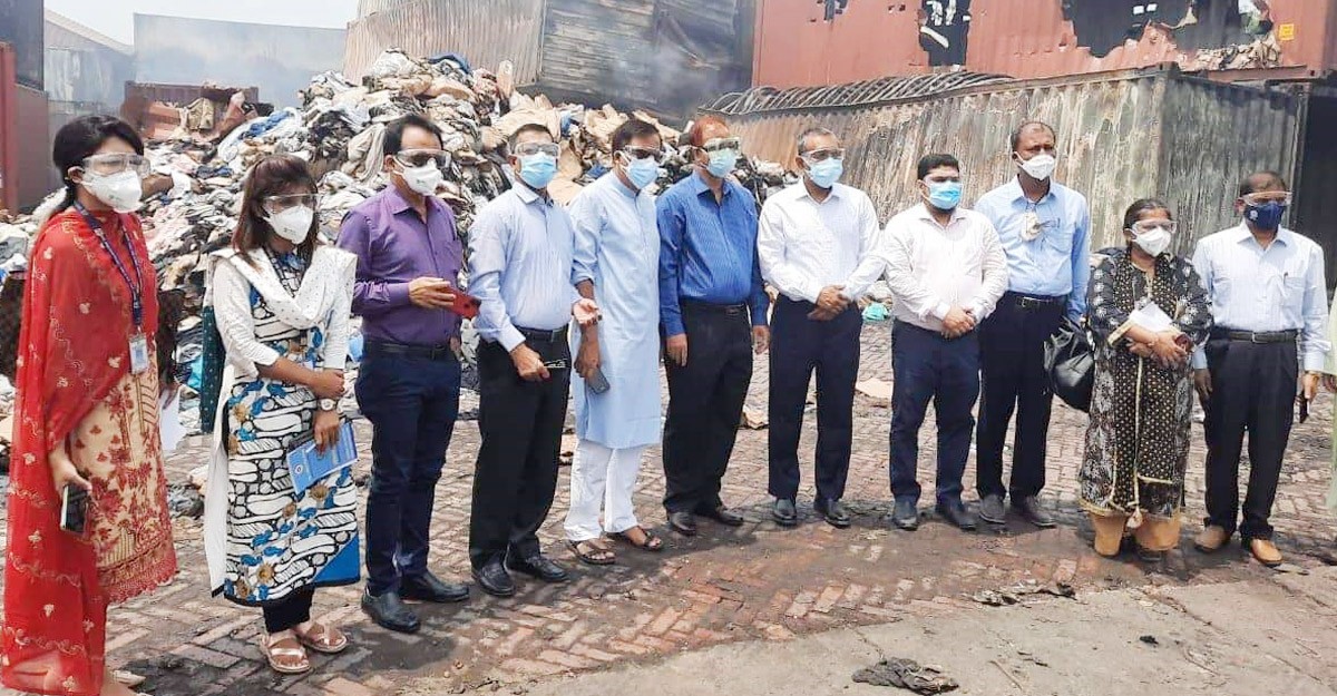 বিএম ডিপো থেকে নমুনা সংগ্রহ করলেন স্বাস্থ্য অধিদপ্তর
