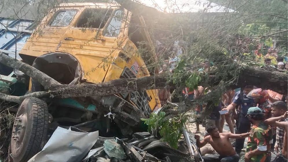 ঝালকাঠিতে সড়ক দূর্ঘটনায় নিহত বেড়ে ১৪জন