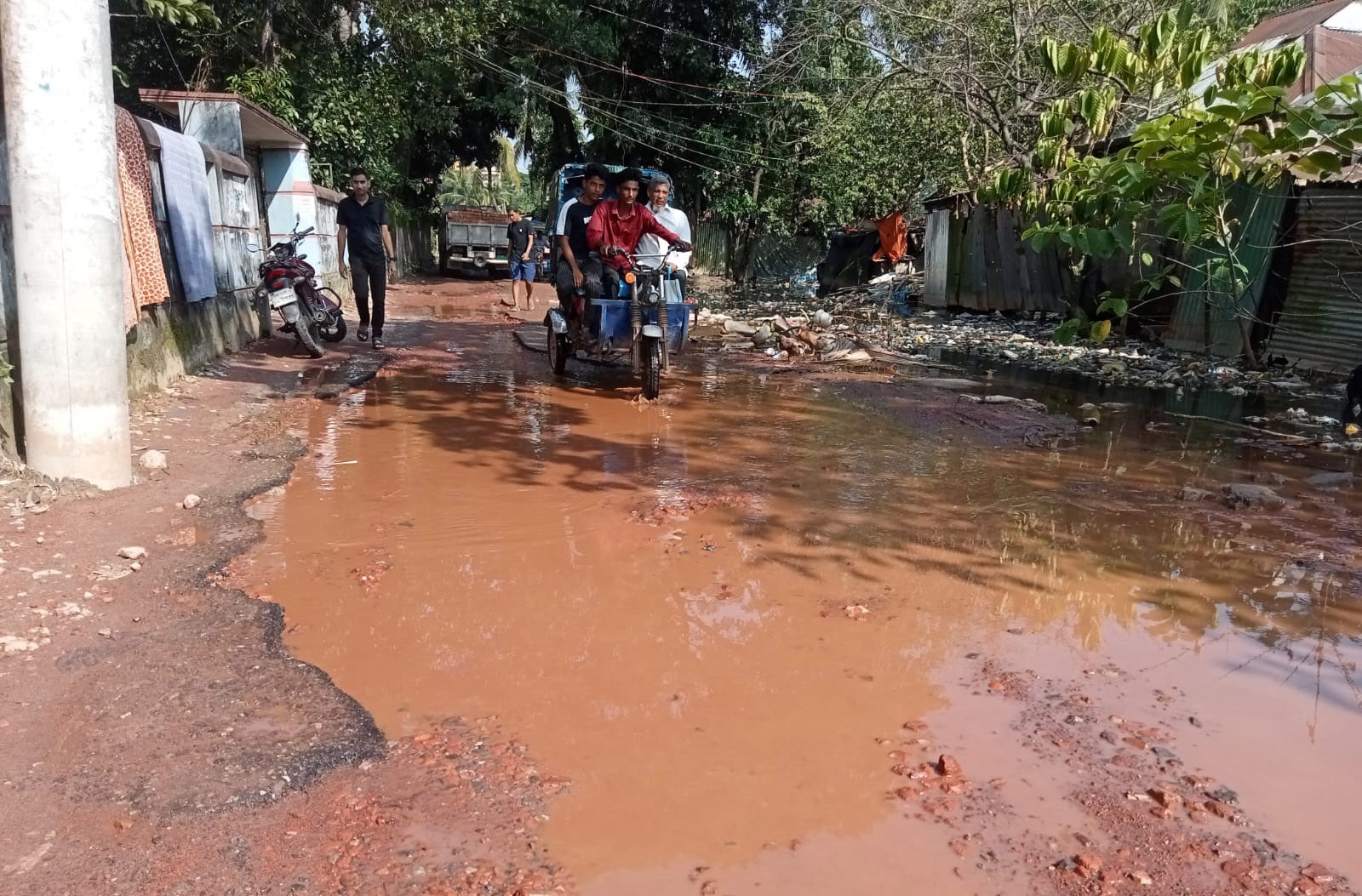 নোয়াখালীতে বেহাল সড়কে ভোগান্তি, দ্রুত সংস্কারের দাবি