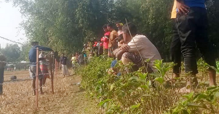 আন্তর্জাতিক আইন লঙ্ঘন: সীমান্তের শূন্যরেখায় কাঁটাতারের বেড়া