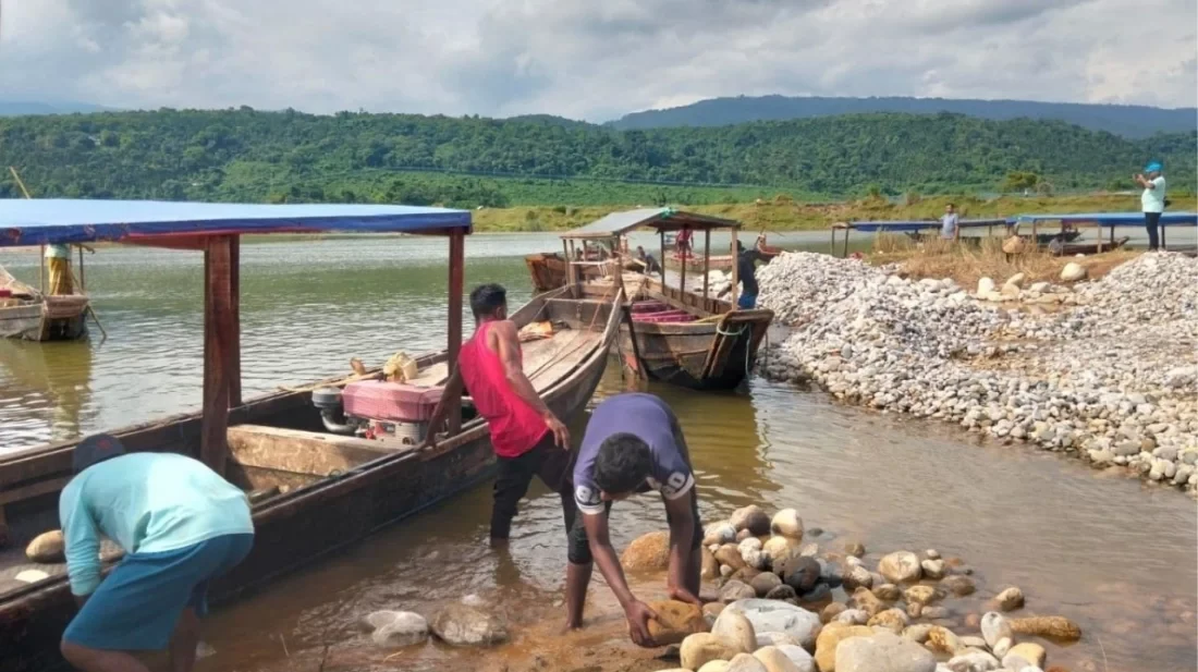 সাদাপাথর লুটের ঘটনায় মামলা, আসামি ১৫০০