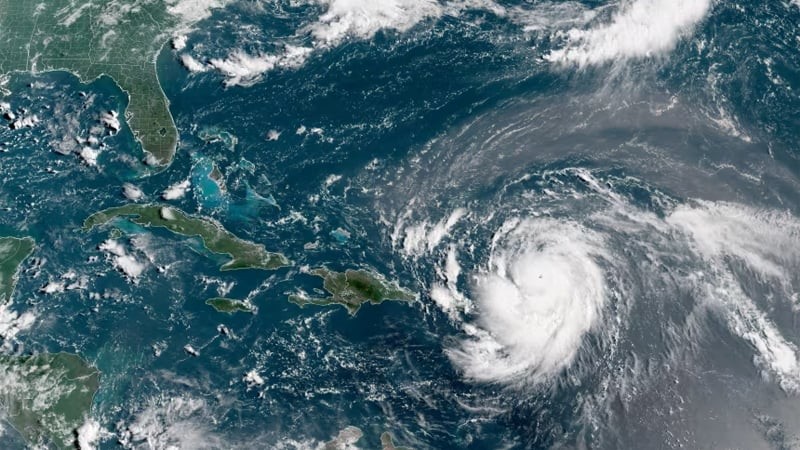 আটলান্টিক মহাসাগরে শক্তিশালী ঘূর্ণিঝড় এরিন