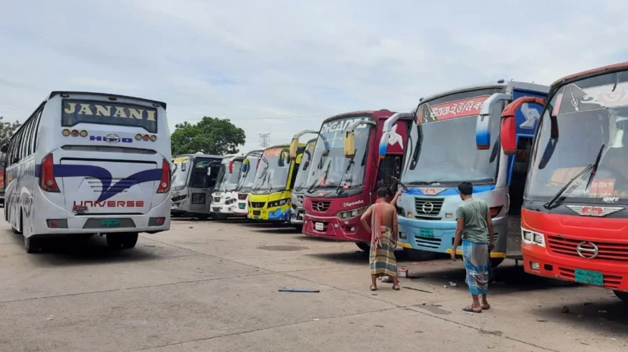 যাত্রী কম দূরপাল্লার বাসে, প্রায় ফাঁকা গাবতলী বাস টার্মিনাল