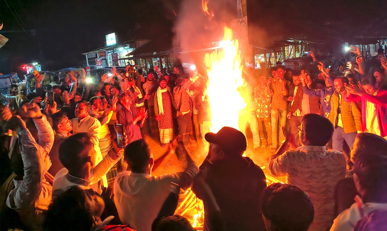 নোয়াখালী-৫ আসনে বিএনপির প্রার্থী পরিবর্তনের দাবিতে টানা বিক্ষোভ ও মশাল মিছিল