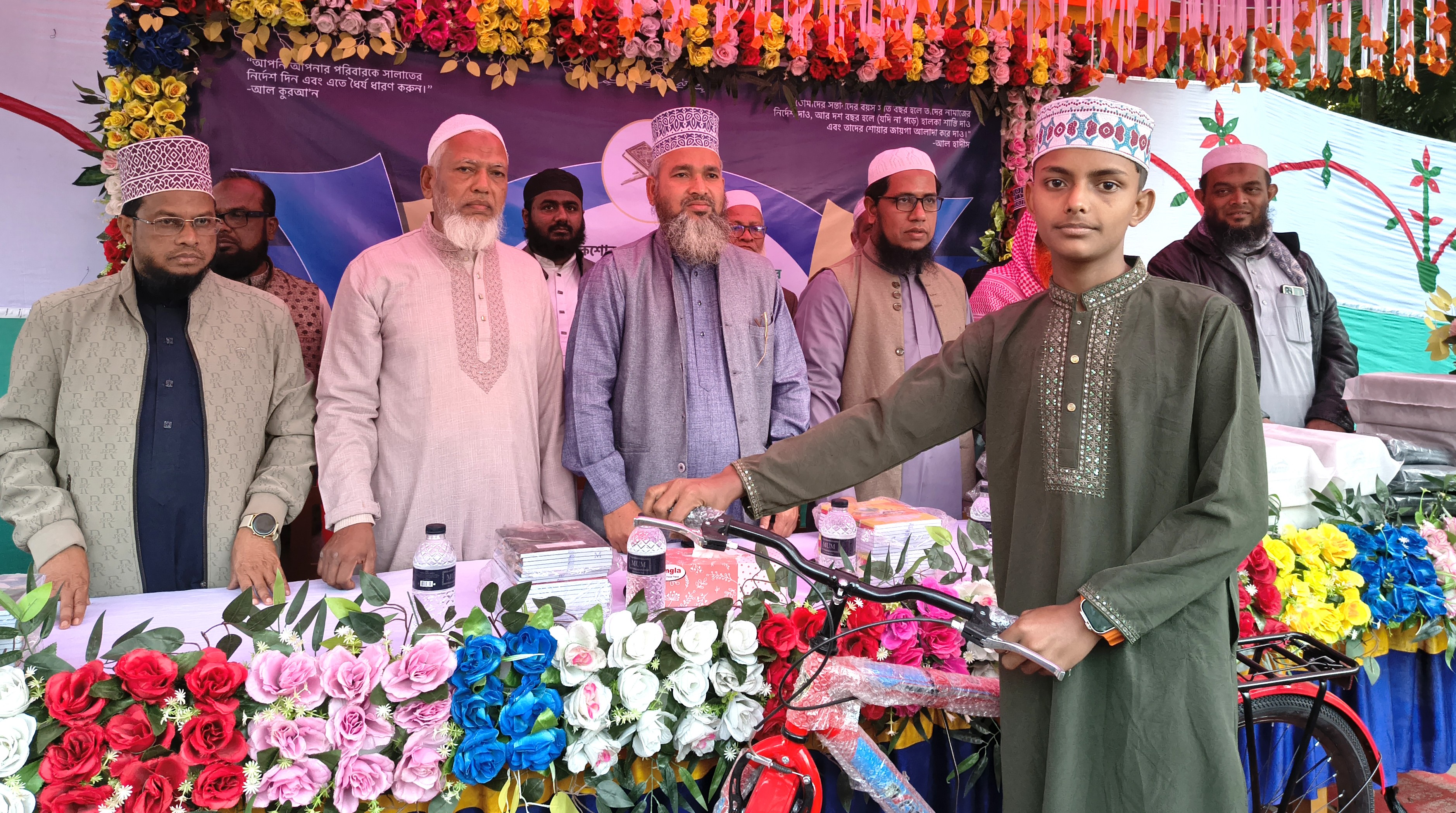 পাঁচ ওয়াক্ত নামাজ আদায় করে বাইসাইকেল উপহার পেল শিশু-কিশোররা
