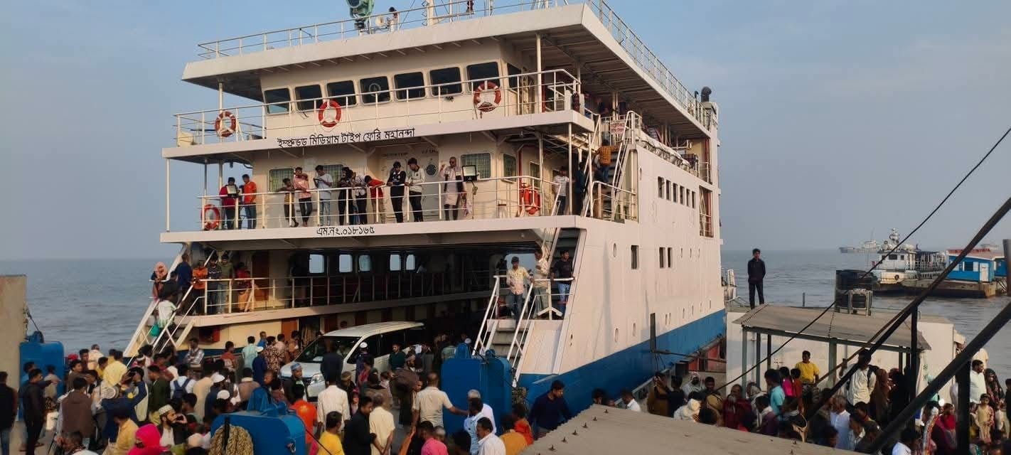 হাতিয়ায় মাস্টারকে প্রাণনাশের হুমকি, ফেরি চলাচল বন্ধের পর চালু