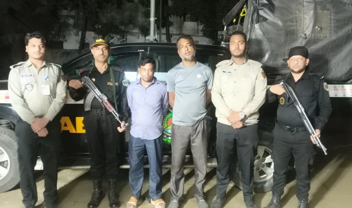 নোয়াখালীতে প্রাইভেটকারে ইয়াবা পাচার, গ্রেপ্তার ২