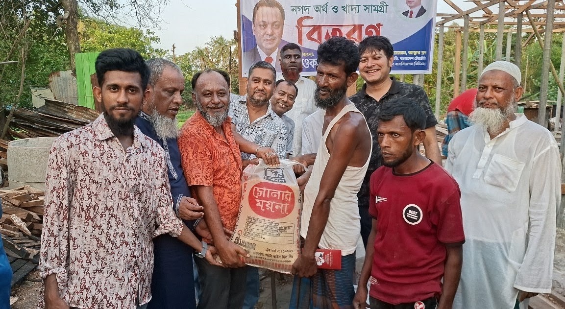 নোয়াখালীতে অগ্নিকাণ্ডে ক্ষতিগ্রস্তদের মাঝে নগদ অর্থ ও ত্রাণ বিতরণ