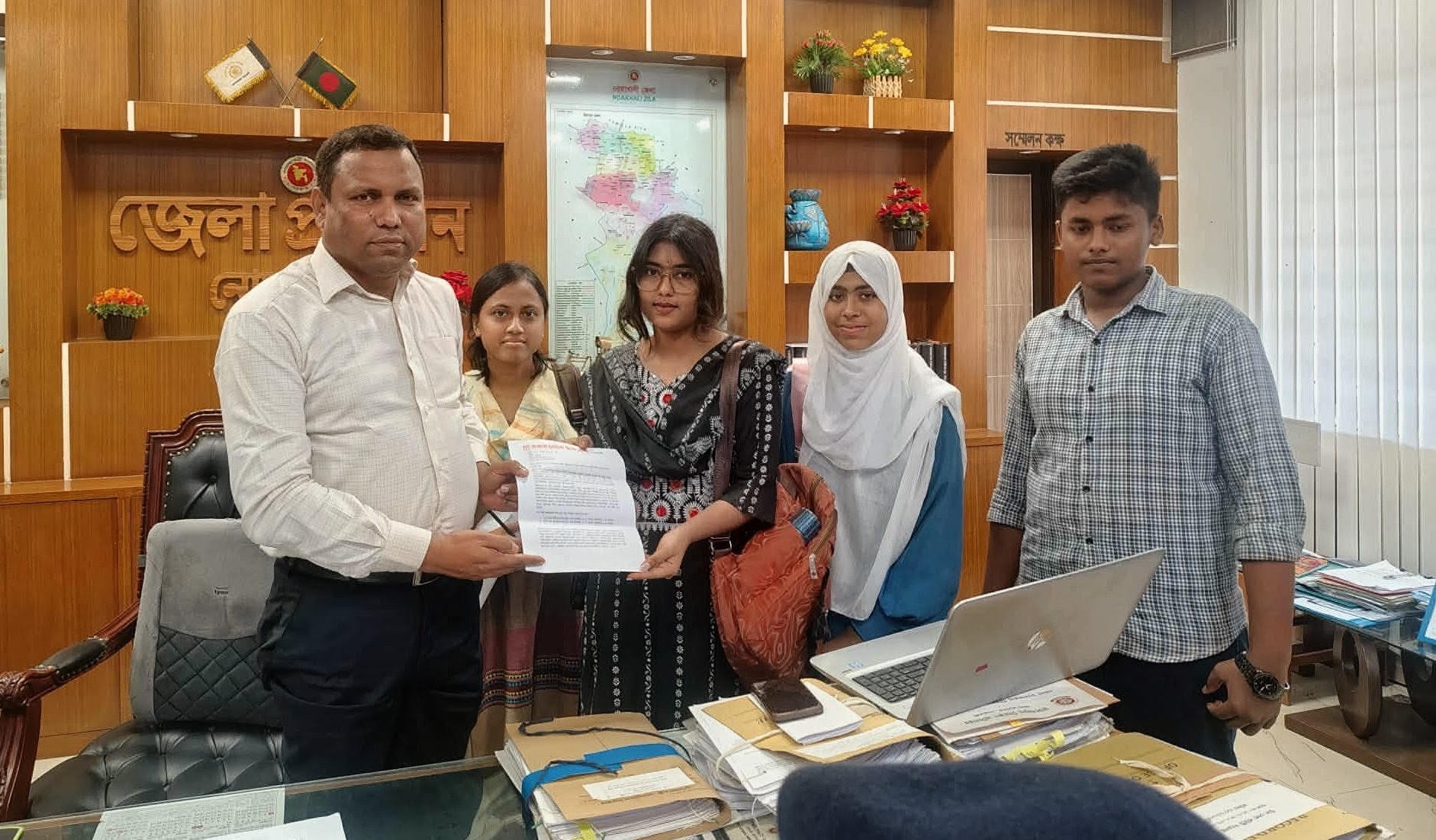 জাতীয় বাজেটের ২৫% শিক্ষা খাতে বরাদ্দের দাবিতে নোয়াখালীতে মানববন্ধন
