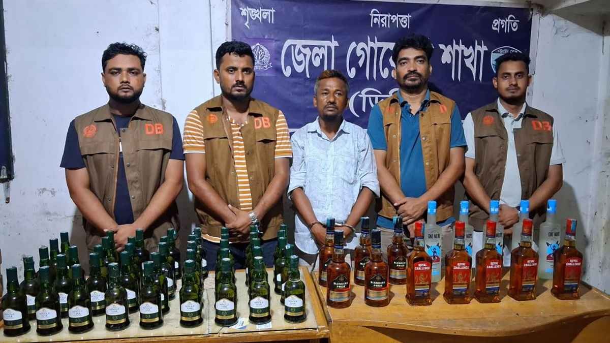 বেগমগঞ্জে ৫৮ বোতল বিদেশি মদসহ মাদক ব্যবসায়ী গ্রেপ্তার