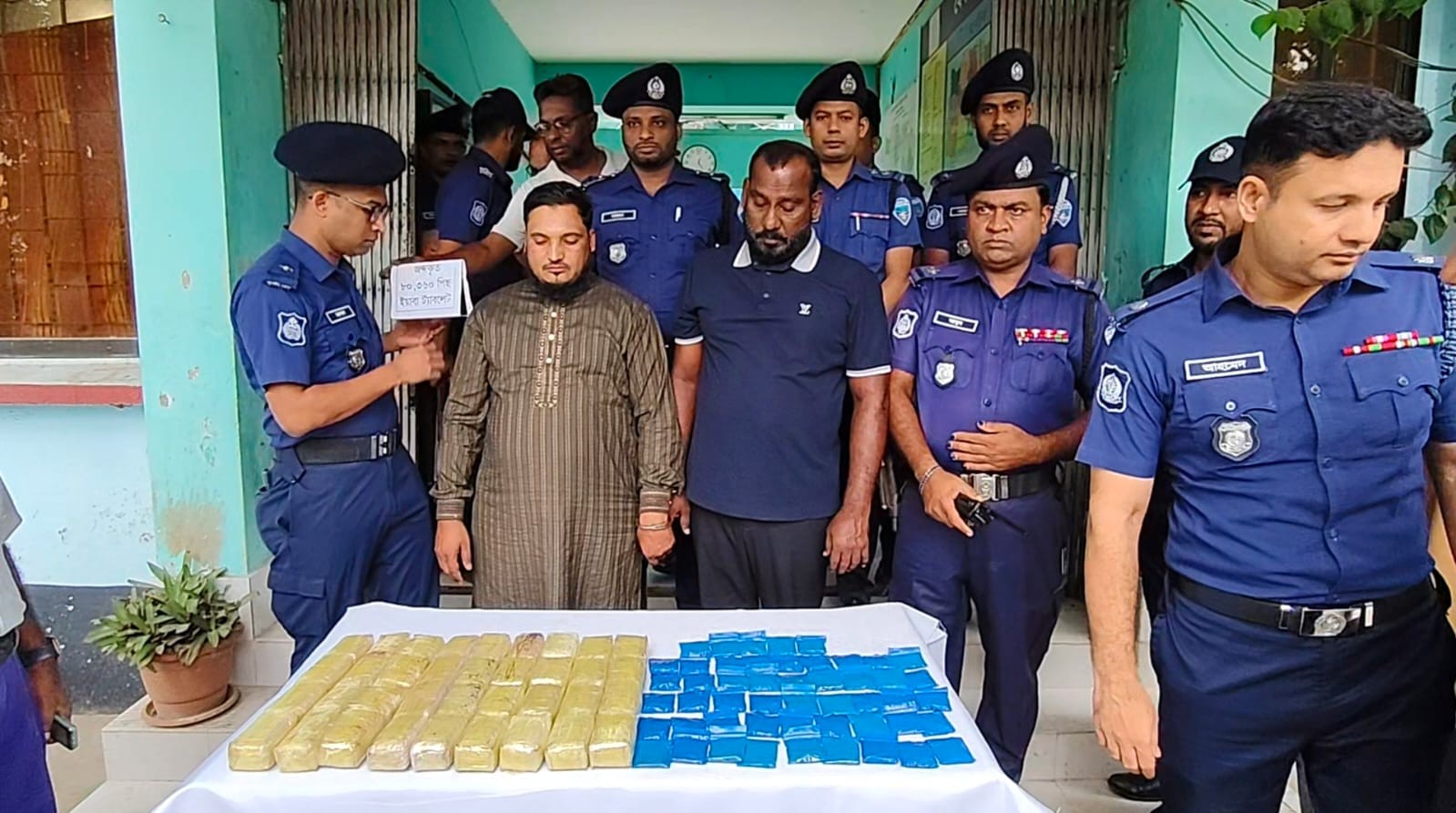 চৌমুহনীতে ৮০ হাজার ইয়াবা’সহ দুই মাদক কারবারি গ্রেপ্তার