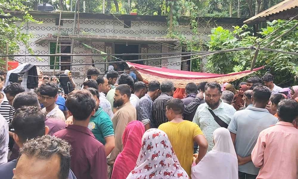 লক্ষ্মীপুরে পুকুরে গোসলে নেমে নাতি-নাতনিসহ বৃদ্ধের মৃত্যু