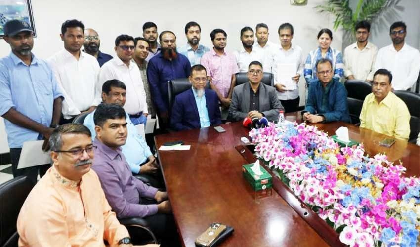 জনস্বার্থের প্রতিবেদনে স্বীকৃতি, ইস্ট ওয়েস্ট মিডিয়ার ১৭ সাংবাদিক পুরস্কৃত