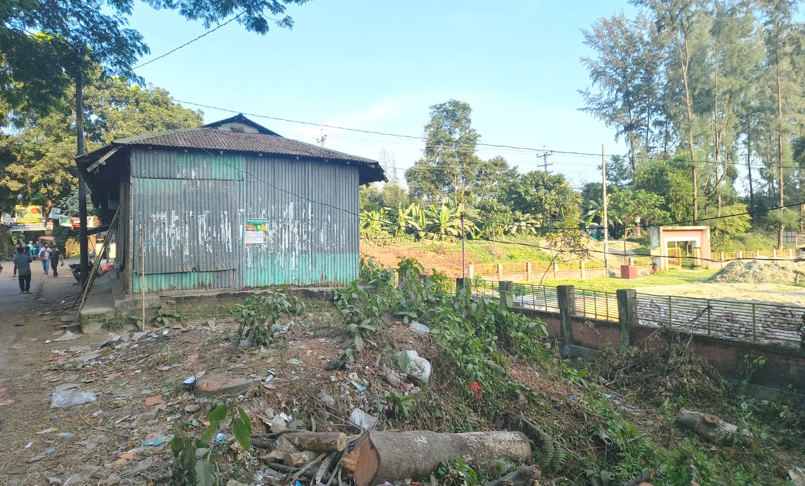 সরকারি জায়গায় যুবদল নেতার ব্যবসাপ্রতিষ্ঠান, বিদ্যালয়ের ভবন নির্মাণে বাধা