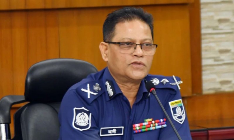 সরকার অনুমতি দিলে ক্রসফায়ারেও পিছপা হবে না পুলিশ: আইজিপি